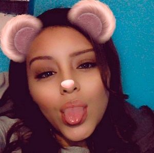 Meet your Posher, Larae